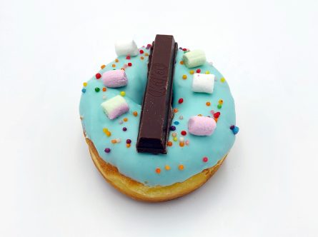 Kit Kat & Kisses Donut / Fánk